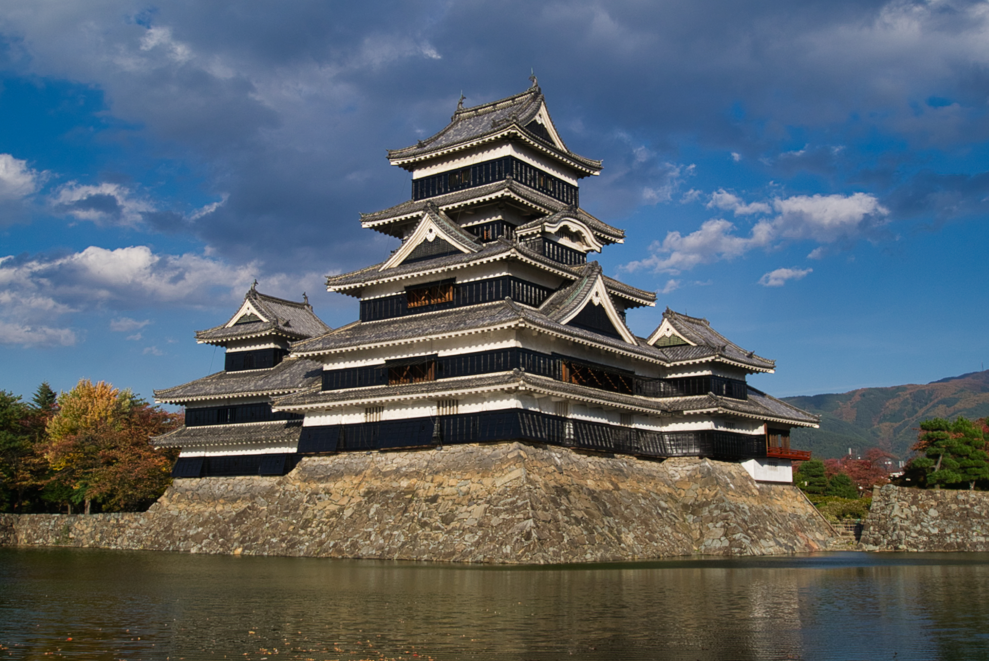 Matsumoto Castle (松本城)